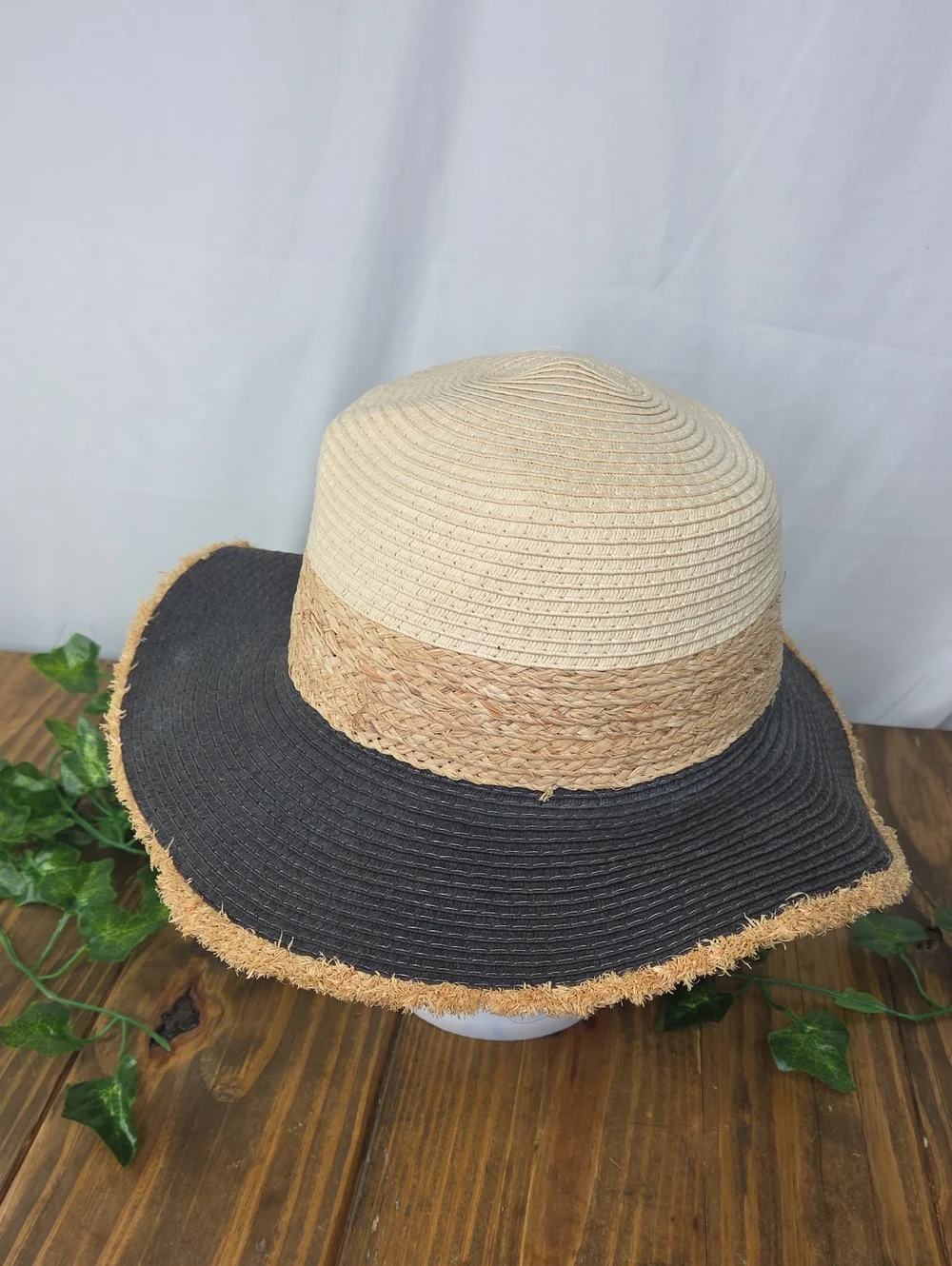 Steve Madden. Two-Tone Straw Sun Hat - Black and Natural